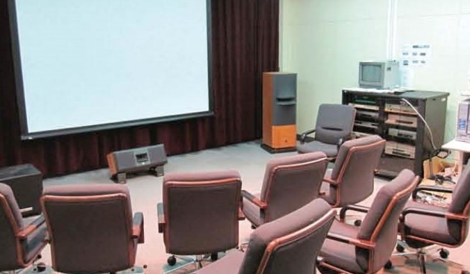Advanced Visual Media Laboratory B (Mini Cinema B) (In Toyonaka Campus Language and Culture Building B) 